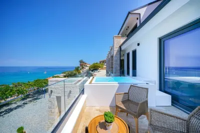 Essentia Luxury
