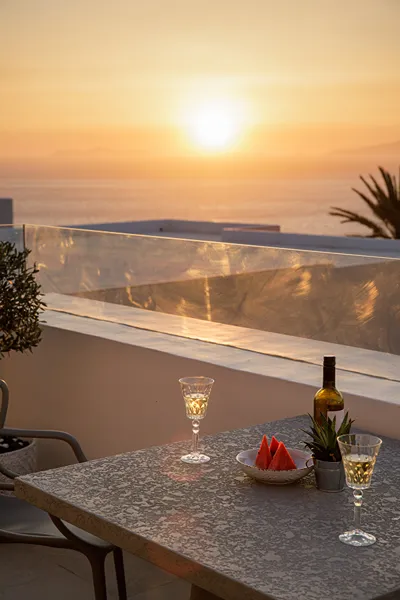 La Madeleine Oia Suites & Caves