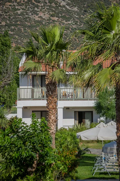 Golden Coast Hotel & Bungalows