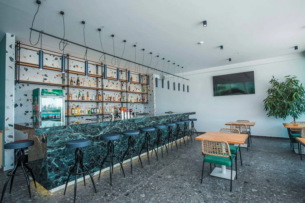 Mazoren Art Hotel