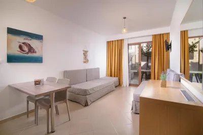 Apanemia Hotel