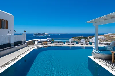 Flaskos Luxury Suites