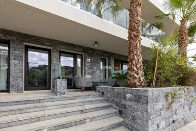 Lazar Lux Suites