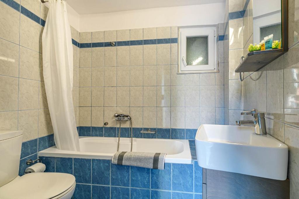 Palapart Gikas Studios and Suites