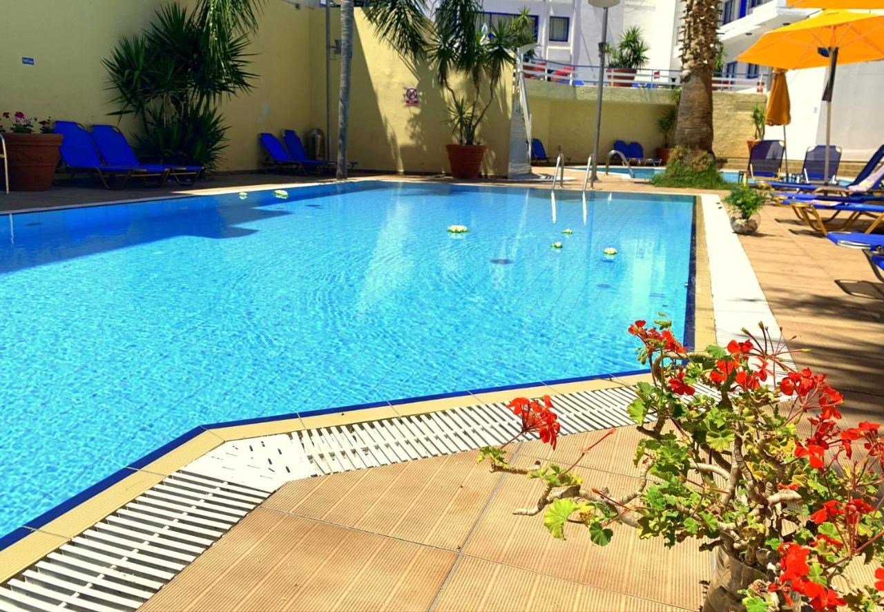 Kassavetis Center - Hotel Studios & Apartments