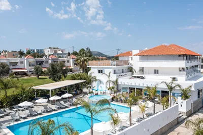 Tinas Plus Hotel