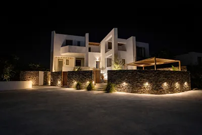 Reya Suites