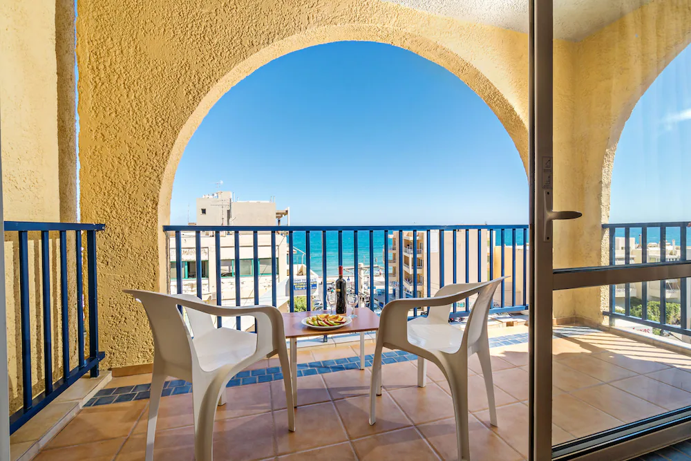 LEFKONIKO BEACH HOTEL