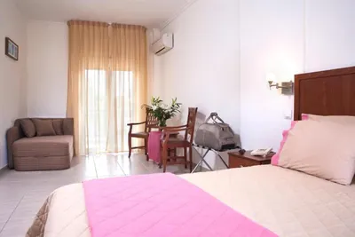 Stratos Hotel