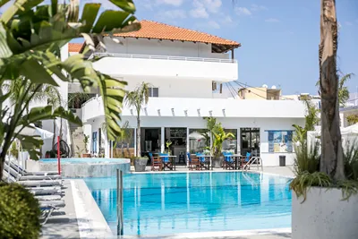 Tinas Plus Hotel