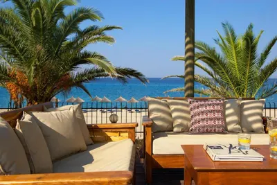 KAMARI BEACH HOTEL
