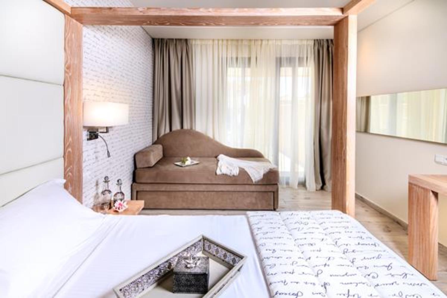 Notos Deluxe Suites