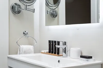33 Solonos Suites