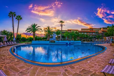 LAGOMANDRA BEACH & SUITES