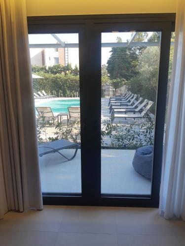 8 Boutique Suites