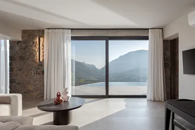 Neromai Cave Luxury Villas