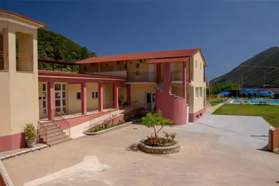 Menes Hotel