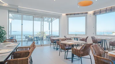 Manoulas Beach Hotel