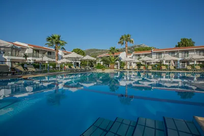 Golden Coast Hotel & Bungalows