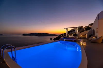 Kima Oia Suites