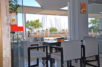 Zephyros Hotel