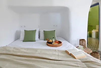 Luna Santorini Suites