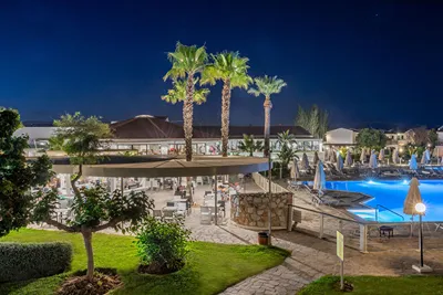 Golden Coast Hotel & Bungalows