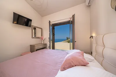 Beachfront Villa Fteri