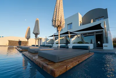 Volcanic Arc Santorini Suites