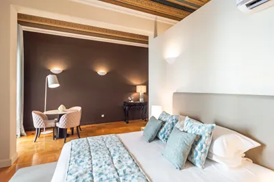 33 Solonos Suites