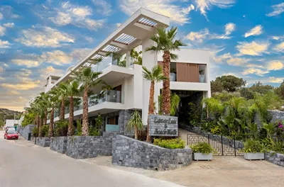 Lazar Lux Suites