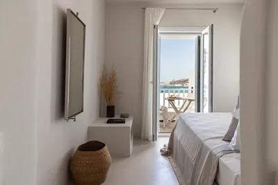 Om Living Milos