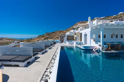Flaskos Luxury Suites