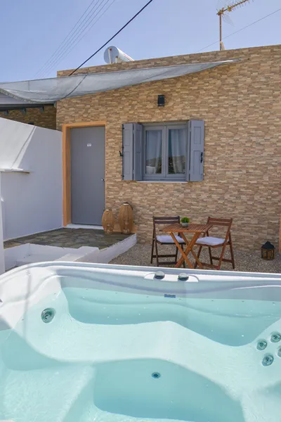 Avgerinos Deluxe Rooms
