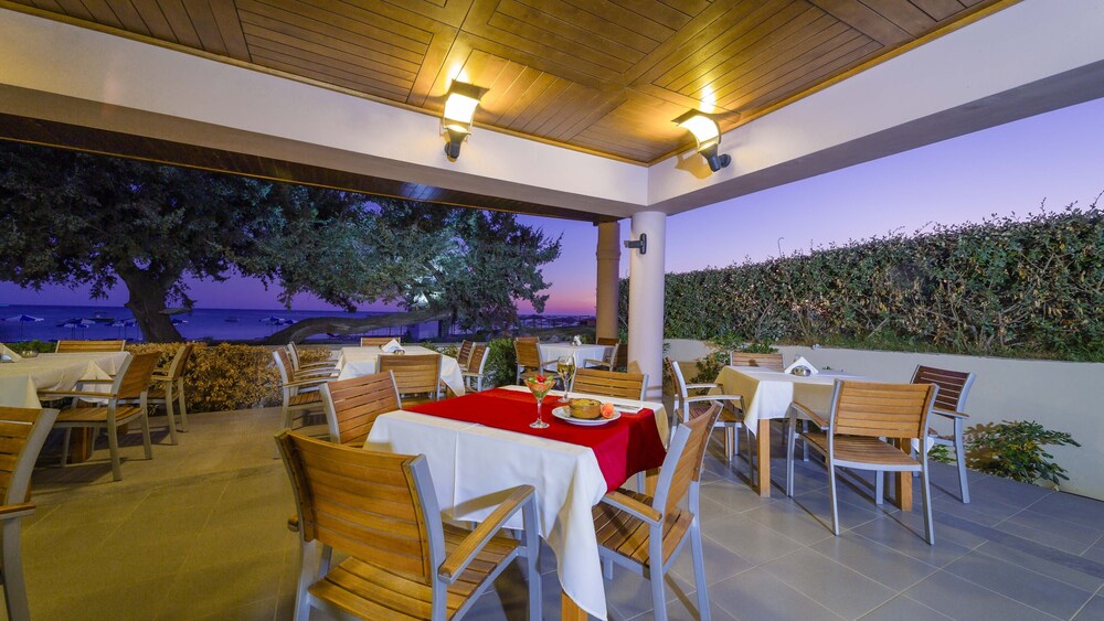 Amaryllis Beach Front Hotel