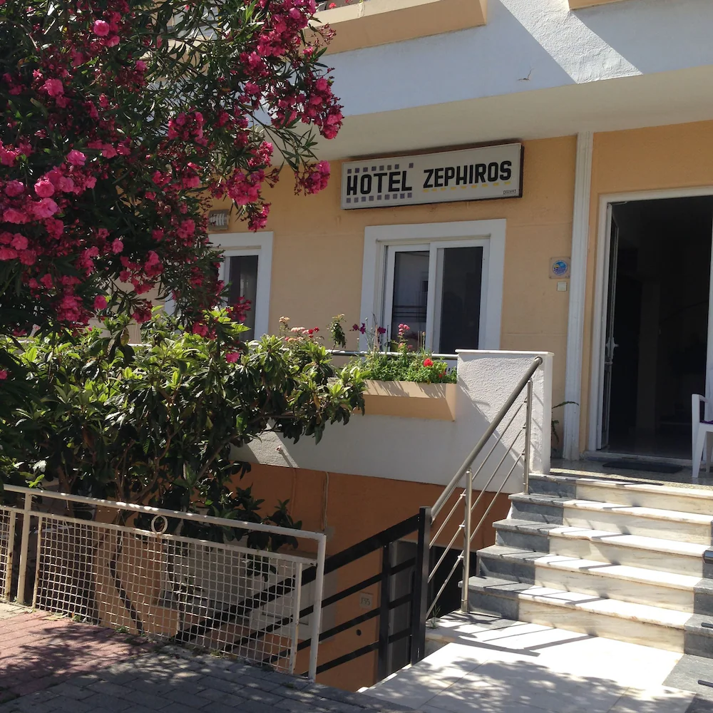 ZEFYROS HOTEL