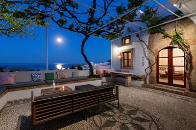 Arte Lindos Suites