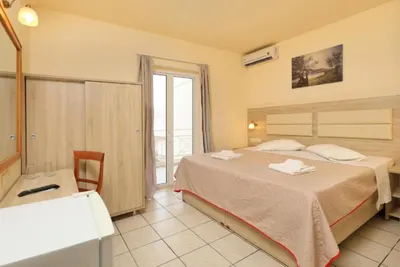 Theo Hotel Apartments