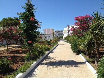 Amaryllis Beach Front Hotel