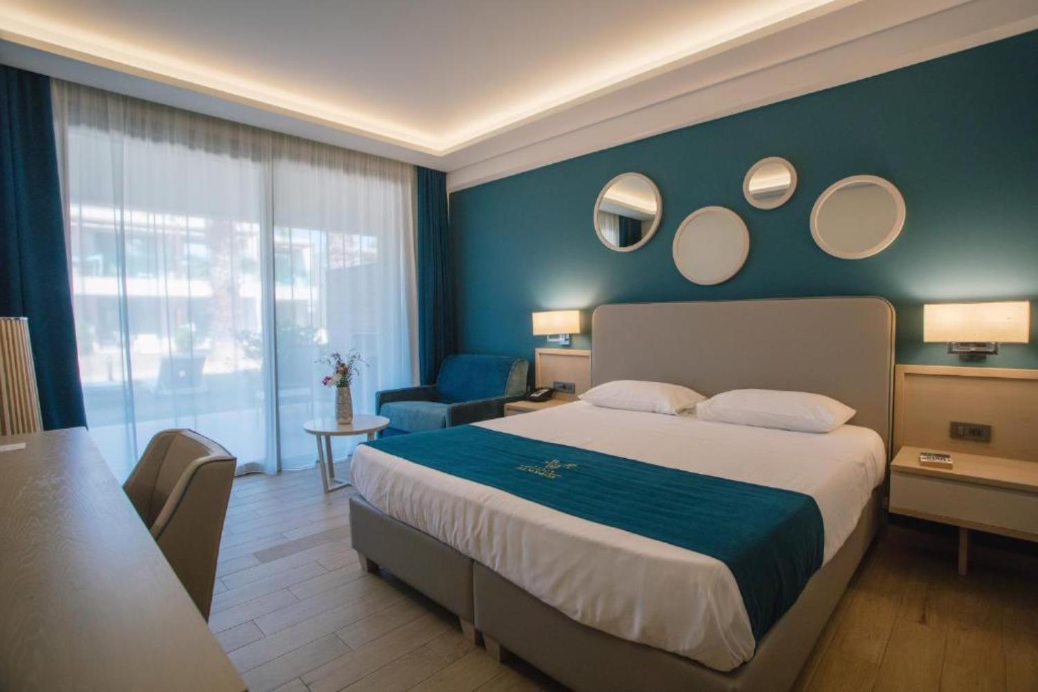 Almyros Beach Resort & Spa