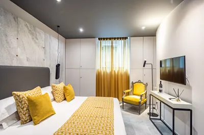 33 Solonos Suites