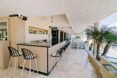 Zephyros Hotel