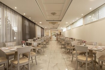 Vantaris Palace Hotel