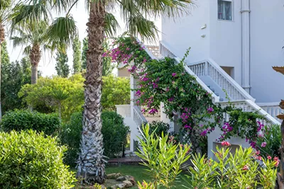 LARDOS BAY HOTEL