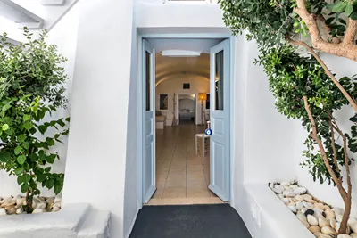 Blue Dolphins Apartments & Suites