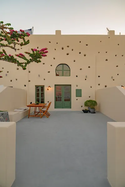 Elements Cave Suites