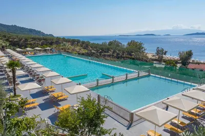 AKRATHOS BEACH HOTEL