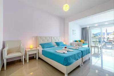 Palapart Gikas Studios and Suites