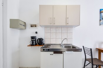 Johnhara Studios & Apartments