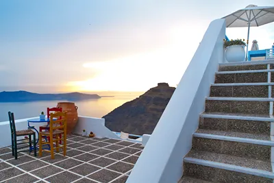 Manos Small World Santorini